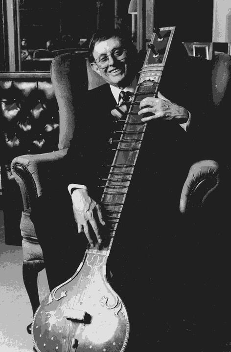 Sitar spielend